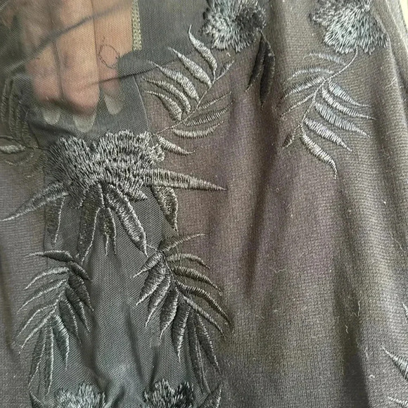 Divided H&M | Black Embroidered Sheer | High/Low Hem | size S - Picture 4 of 6